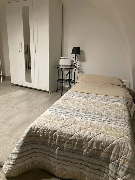 Center And Station Apartment Bari Italia